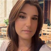 Autrice de romans et passionnée par la langue française, je t’aide à en maîtriser les nuances et la richesse.